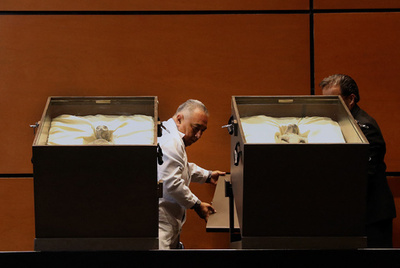 ミイラ化した「非人類の遺体」公開 メキシコ議会