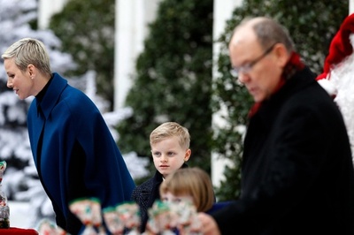 モナコ宮殿でクリスマスイベント 双子の公子公女の姿も