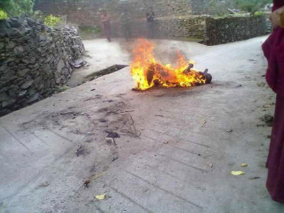 中国で18歳のチベット僧が抗議の焼身自殺