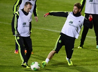 親善試合へ向けて練習を行うスペイン代表