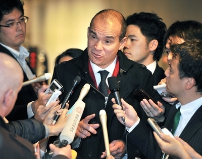 オリンパスのウッドフォード前社長が来日