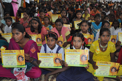 「不要」と名付けられたインド人少女150人、一斉に改名届