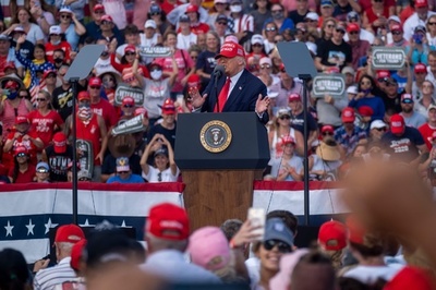 トランプ氏、激戦州フロリダで勝利 米報道