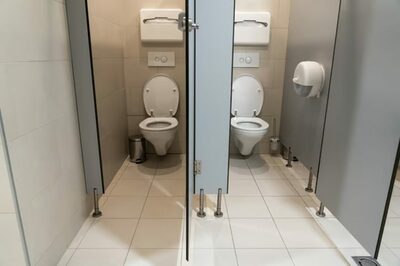 韓国・教育庁幹部のトイレ盗撮事件…警察が小型カメラ4台押収し解析