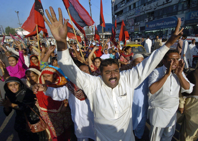 パキスタン最高裁、ムシャラフ大統領に12月1日までの陸軍参謀長の辞任を要求