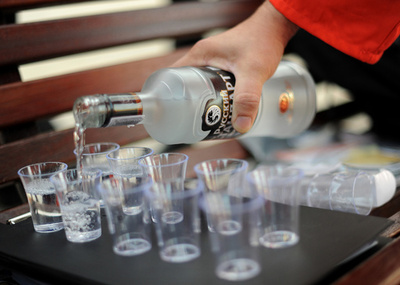 ロシアのアルコール消費量40％減 WHO報告書