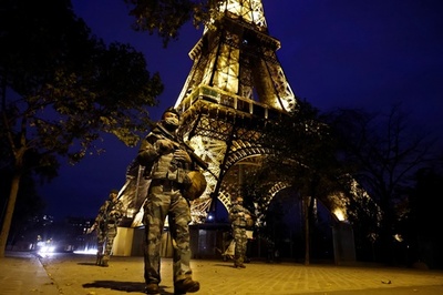 仏、教会襲撃で警備増員 国民は「どこにいても」危険と外相