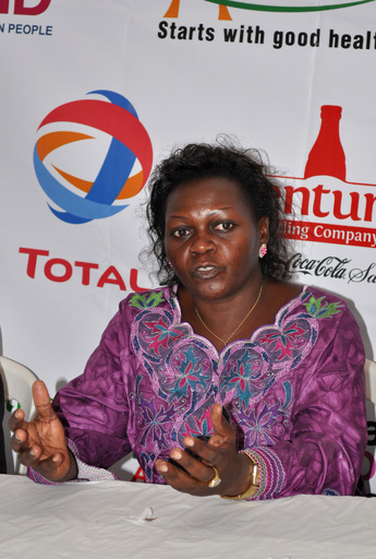 ウガンダ保健相、患者に扮して病院潜入 賄賂要求の職員を摘発