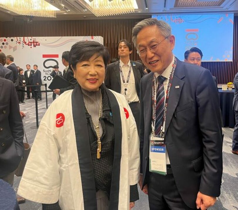 SusHi Tech Tokyo 2024開催記念VIP晩餐会で小池百合子東京都知事(左)、キム・ジョンガプGDIN代表取締役がコラボに対する対話を交わした=GDIN(c)MONEYTODAY