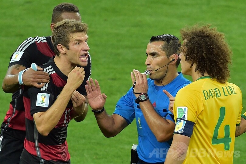 ドイツが7ゴールを奪い決勝へ、ブラジルは歴史的大敗