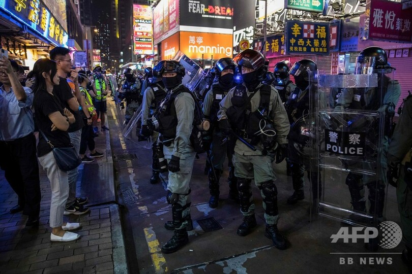 香港デモ、観光名所で衝突 10代参加者「遺書置いてきた」