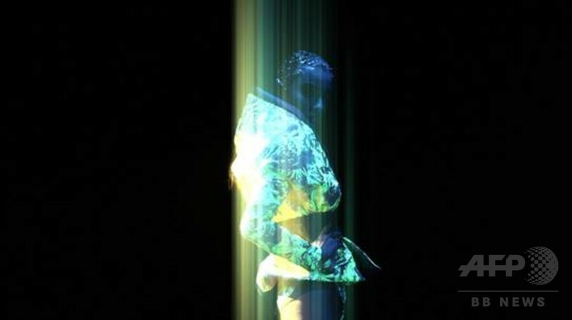 スプツニ子！『Tranceflora―エイミの光るシルク』展、グッチ新宿店で