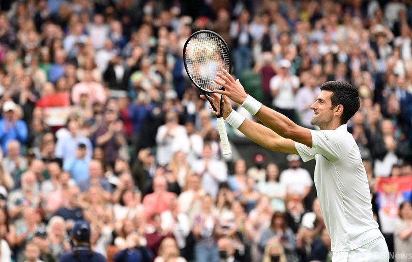 歴史的快挙目指すジョコ、序盤ひやりも初戦突破 ウィンブルドン