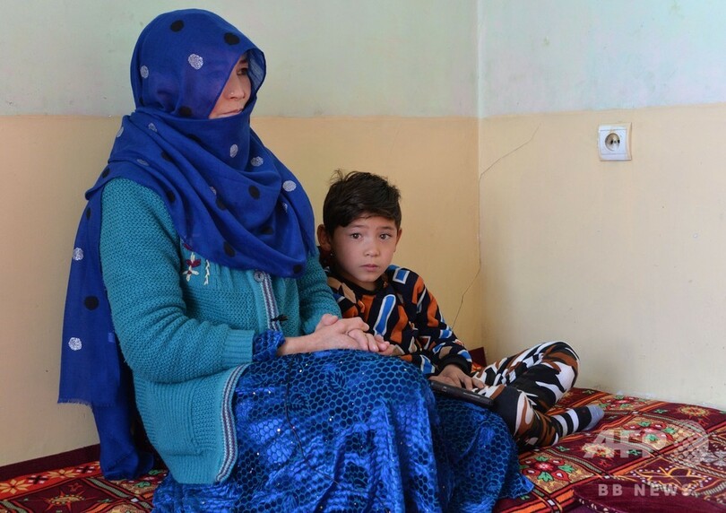 夢から悪夢へ…アフガンの「小さなメッシ」、タリバンに追われ避難民に