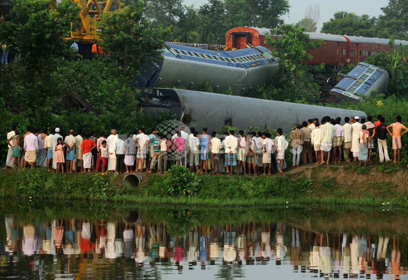 インドで列車衝突事故、死傷者多数