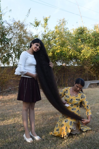 世界一髪の長い10代 インドのラプンツェル 1 9mで記録更新 写真8枚 国際ニュース Afpbb News