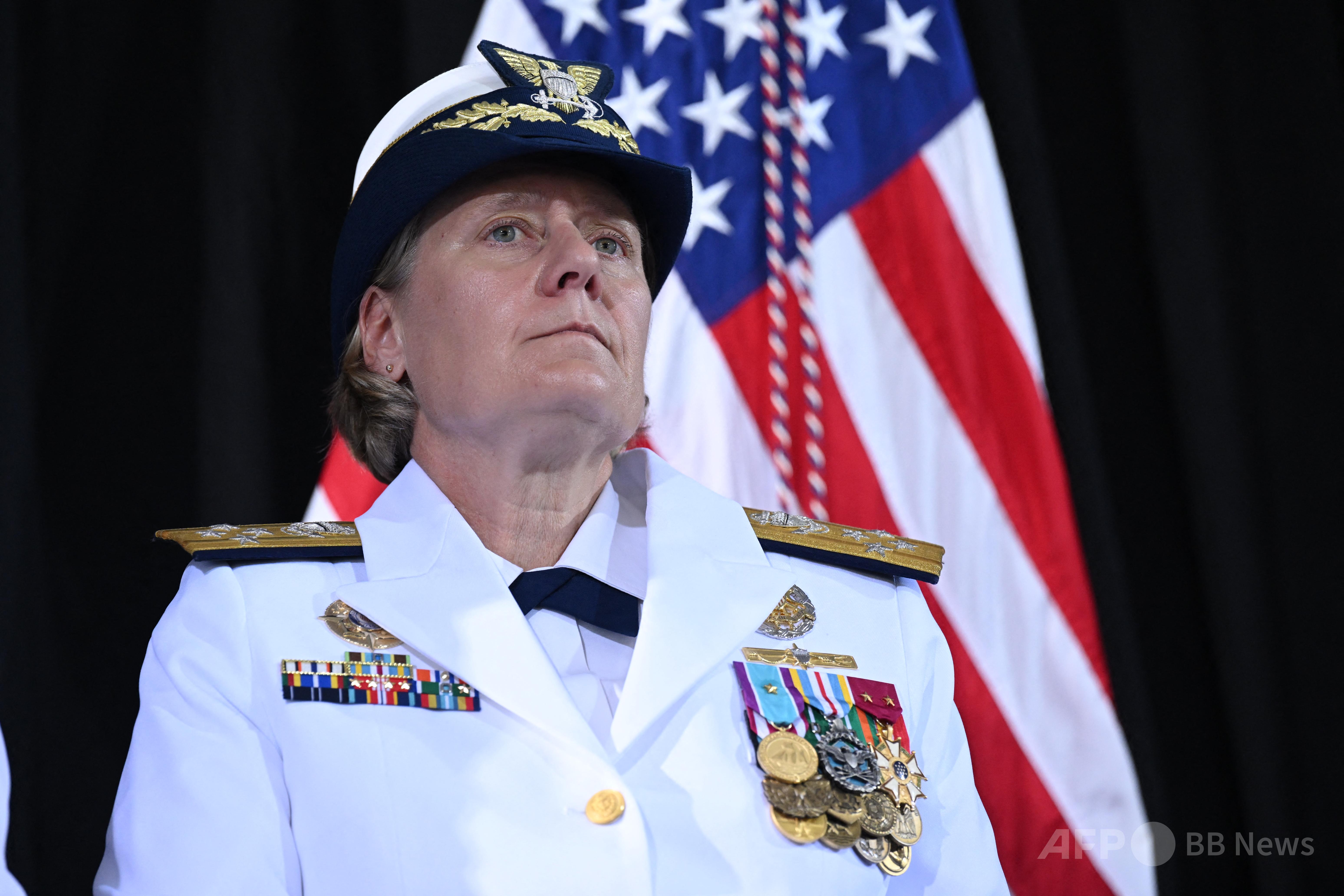 トランプ米大統領、沿岸警備隊の女性司令官を解任 写真2枚 国際 トランプ米大統領、沿岸警備隊の女性司令官を解任 写真2枚 国際