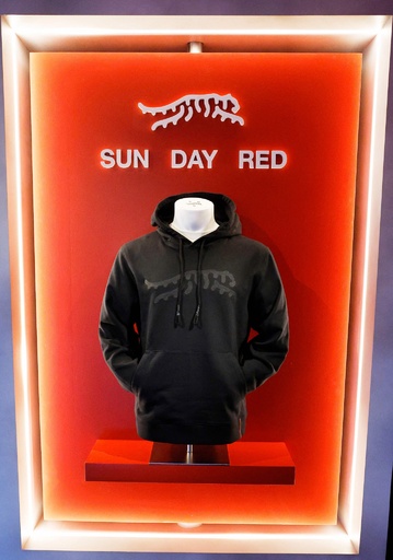 タイガー・ウッズ新ブランド「Sun Day Red」キャディバッグ