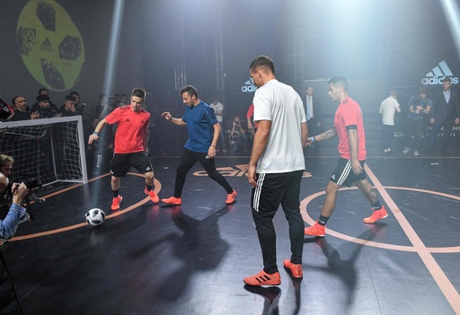 Yahoo!オークション - 最終値下げ 残りあと1個 6年前絶版 adidas