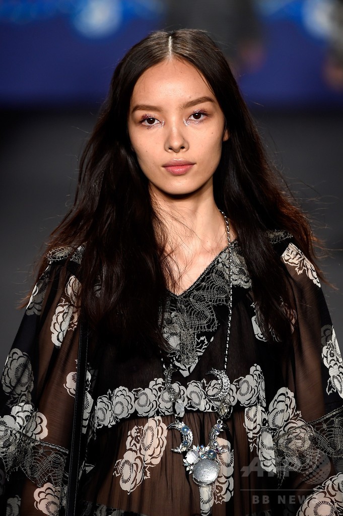 60年代ムード満載、「アナ・スイ」15年春夏