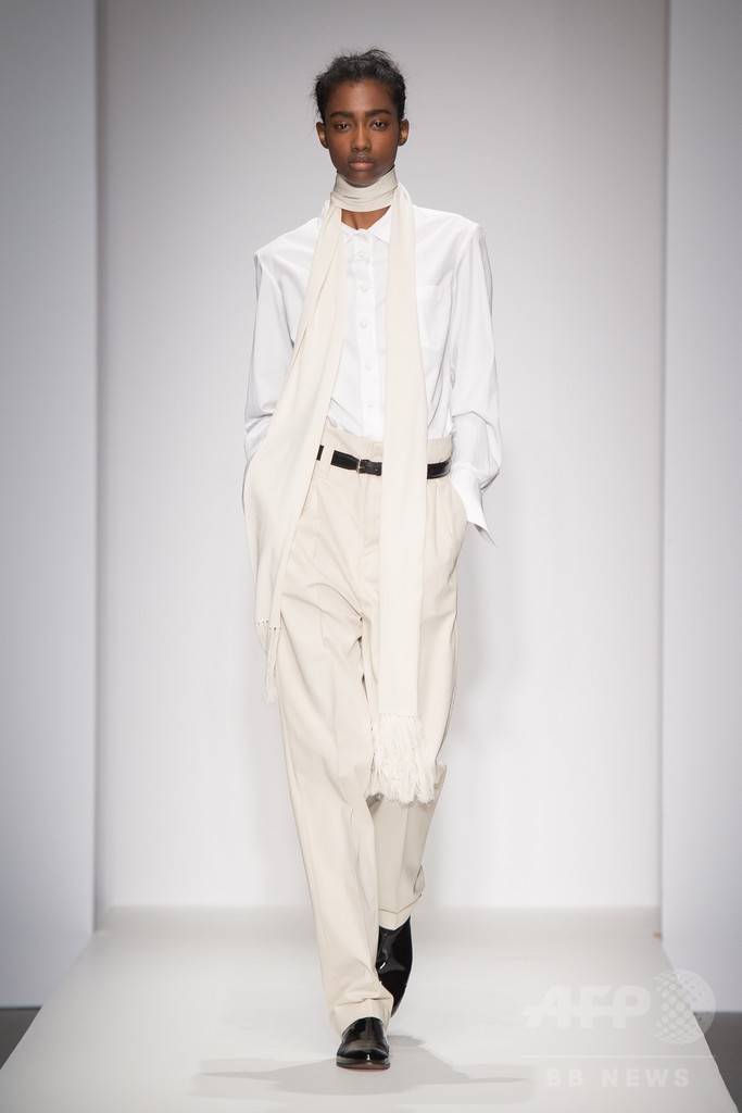 ニットやムートンで見せるマスキュリンなエレガンス、「マーガレット・ハウエル」15/16年秋冬