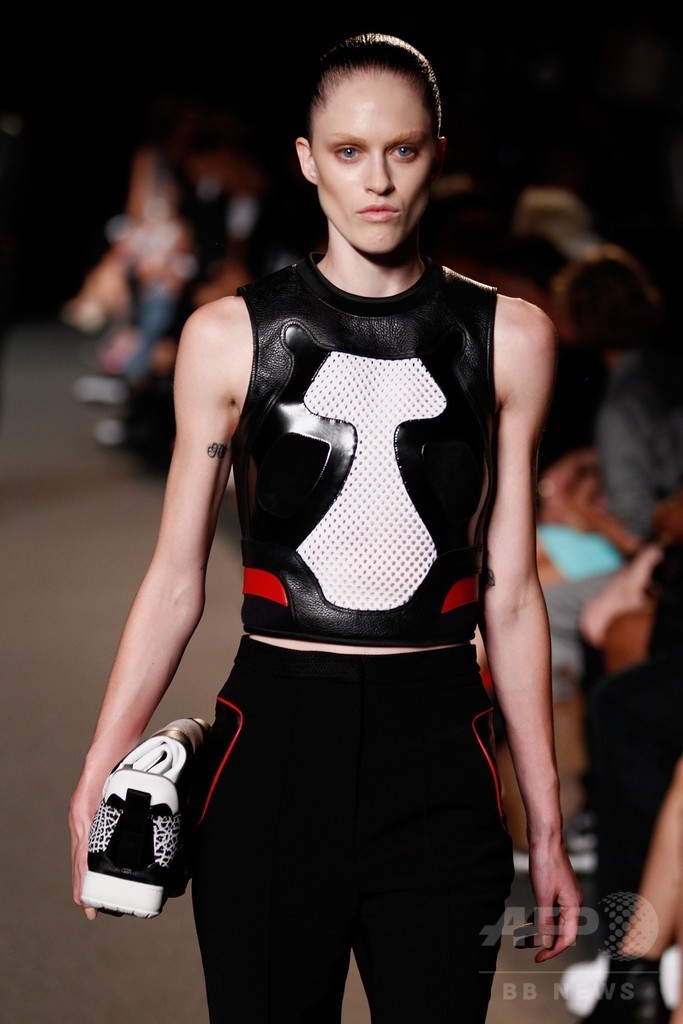 スニーカースタイルがさらに進化！？「アレキサンダー ワン」15年春夏