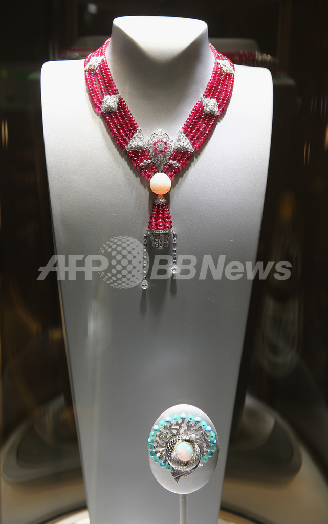 「ヴァン クリーフ＆アーペル」NY五番街店がリニューアル、ディータ・ヴォン・ティースら華やかなゲストも