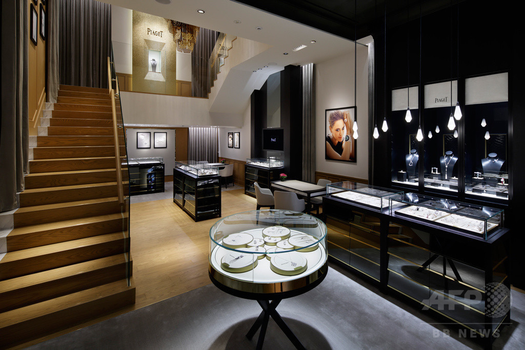 ピアジェ 銀座本店グランドオープン、長谷川潤さんも祝福