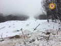 イタリア中部ファリンドラ近郊で、雪崩に巻き込まれたホテル・リゴピアノで行われる救助活動。イタリア国立山岳救助隊（CNSAS）提供（2017年1月23日提供）。(c)AFP/CNSAS 