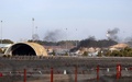 ギリシャ軍のF16戦闘機が墜落し黒煙が上がるスペイン南東部にある空軍基地（2015年1月26日撮影）。(c)AFP/JOSEMA MORENO