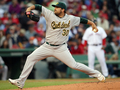 09MLB、ボストン・レッドソックス（%%Boston Red Sox%%）対オークランド・アスレチックス（%%Oakland Athletics%%）。試合はレッドソックスが5-2で勝利した。写真は先発登板し、2回2／3回を投げ6安打4失点で降板したアスレチックスのダナ・イブランド（%%Dana Eveland%%）。（2009年7月7日撮影）(c)AFP/Getty Images/Elsa