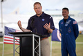 米フロリダ州ケネディ宇宙センターで会見する米航空宇宙局（NASA）のジム・ブライデンスタイン長官（2020 年5月29日撮影）。(c)Gregg Newton / AFP