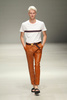 15年春夏「メルセデス・ベンツ ファッション・ウィーク 東京（Mercedes-Benz Fashion Week TOKYO）」で新作を発表したミスター・ジェントルマン（MR.GENTLEMAN）（2014年10月18日撮影）。(c)AFPBB News/JFWO/MBFWT