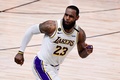 19-20NBAファイナル（7回戦制）第6戦、マイアミ・ヒート対ロサンゼルス・レイカーズ。試合に臨むロサンゼルス・レイカーズのレブロン・ジェームズ（2020年10月11日撮影）。(c)Douglas P. DeFelice/Getty Images/AFP