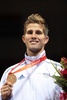 2008年北京五輪ボクシング男子ライトウェルター級で銅メダルを獲得し、表彰台に立つフランスのアレクシ・バスティーヌ選手（2008年8月23日撮影）。(c)AFP/JACQUES DEMARTHON