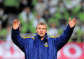 サポーターに手を振るギャラクシーのデビッド・ベッカム（%%David Beckham%%）。(c)AFP/JUNG YEON-JE
