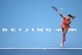 テニス、中国オープン、女子シングルス準決勝。サーブを打つパウラ・バドサ（2024年10月5日撮影）。(c)GREG BAKER / AFP