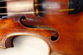 パリ（Paris）の音楽博物館（Museum of Music）で撮影されたアントニオ・ストラディバリ（Antonio Stradivari）が製作したバイオリン（2009年12月3日撮影）。(c)AFP/PATRICK KOVARIK