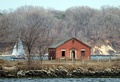 ニューヨーク（New York）のハート島（Hart Island）にある廃虚（2014年3月27日撮影）。(c)AFP/Don Emmert