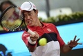 テニス、マドリード・オープン、男子シングルス準々決勝。リターンを打つ錦織圭（2015年5月8日撮影）。(c)AFP/JAVIER SORIANO