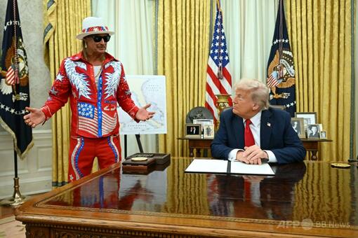 トランプ氏、チケット価格の不当つり上げ取り締まりへ 大統領令に署名