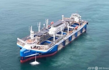 中国独自開発の浮体式動力定位養殖工船が運用開始 写真1枚 国際