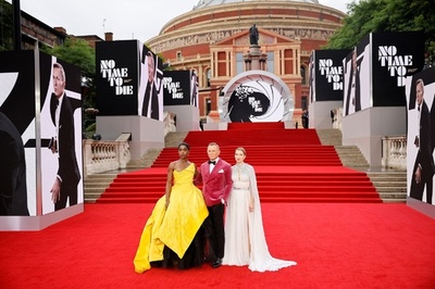 「007」最新作ワールドプレミア開催 英王室メンバーも登場