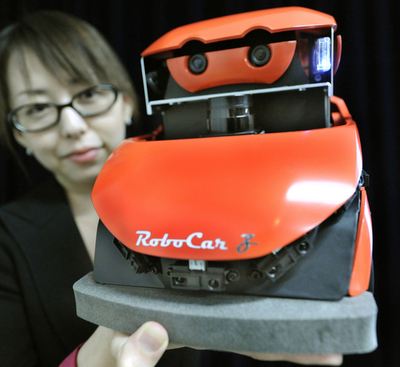 ロボット技術搭載自動車「RoboCar」、6月末発売