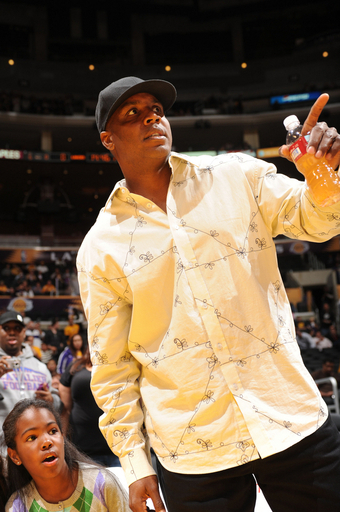 ボンズ外野手の尿サンプルからステロイド反応、米紙報道