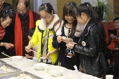 「春節でも帰省できない」、中国の出稼ぎ労働者 給料倍のメリットも