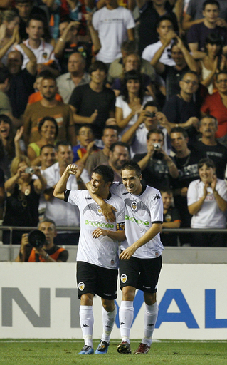 バレンシア 親善試合でアーセナルに快勝