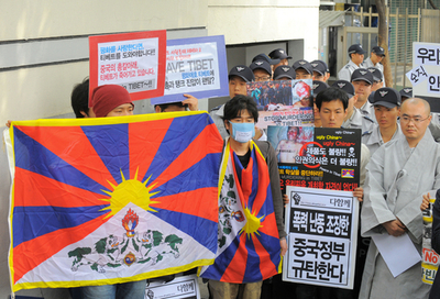 韓国と中国、聖火リレーでの暴行問題めぐり緊張