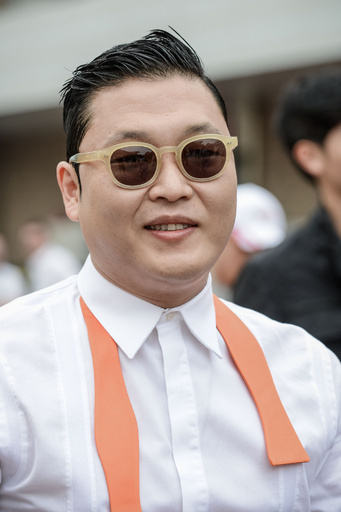 PSYがサーキットに登場、ベッテルらとダンス F1韓国GP