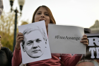 アサンジ氏、大使館退去の条件整う エクアドル大統領発表